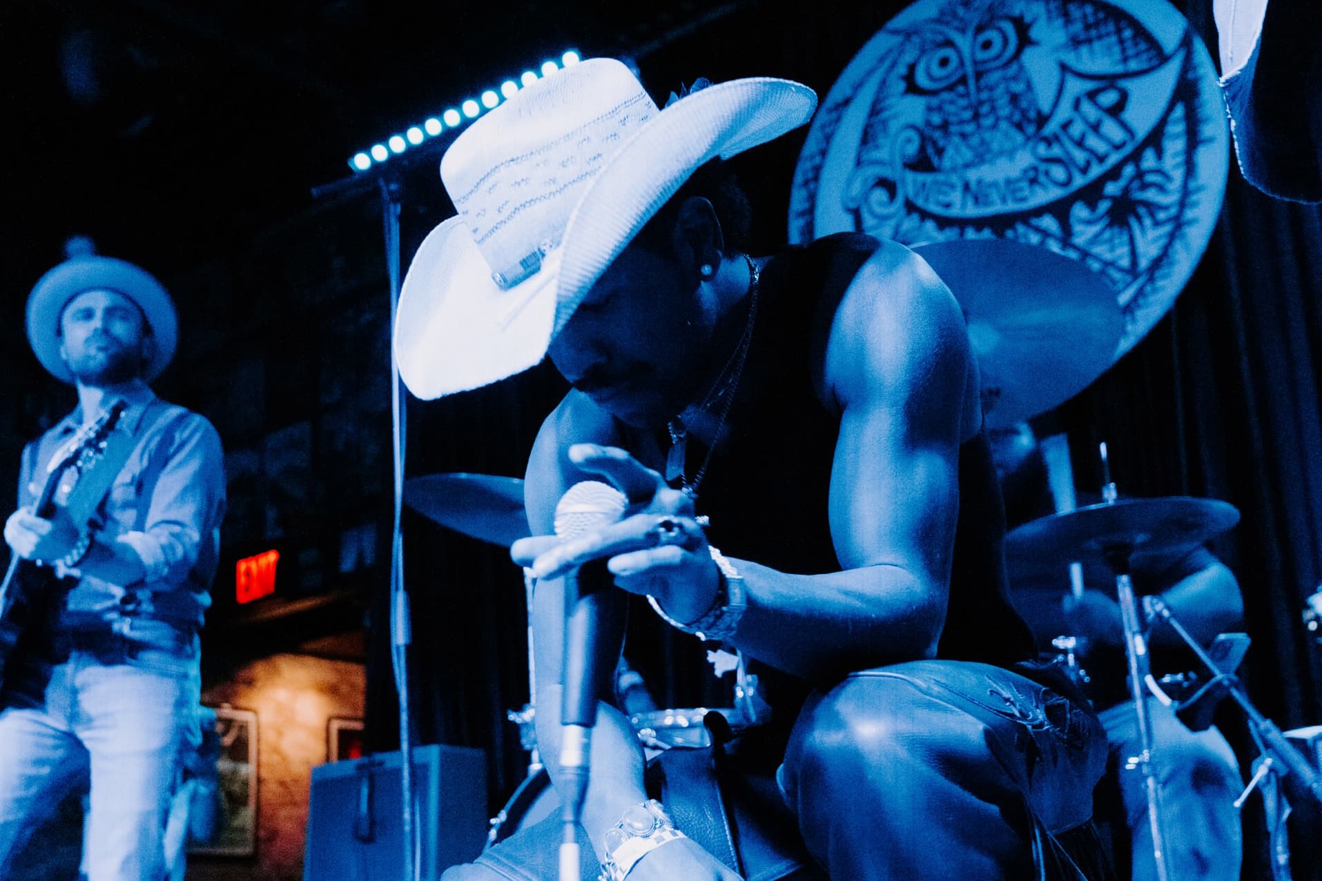 2023-AOTR-angle-white-20-crop